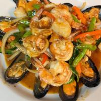 Lt 52. Seafood Delight · Sautéed shrimp, scallops, squid, mussels with sweet curry paste, onions, bell peppers, strin...