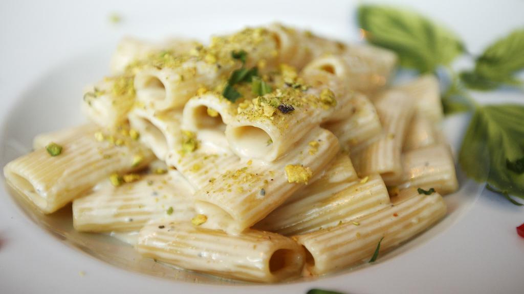 Rigatoni Gorgonzola · Rigatoni pasta tossed with a gorgonzola cream and chopped pistacchio.