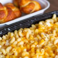 Traditional Mac & Cheese - Fm Style · Creamy, cheesy, delicious & served with 6 garlic knots