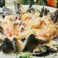 Frutti De Mare · Succulent shrimp, scallops, calamari and diced ripe tomatoes tossed with a choice of creamy ...