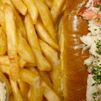 Lobster Roll🦞🍞 · Fresh lobster salad on a toasted roll, served with fries & coleslaw