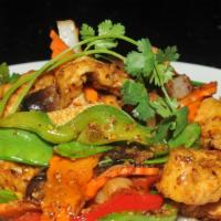 Stir-Fried Seafood Noodle 海鮮炒麵 Xoa Hai San · Includes shrimp, squid, scallop, and mixed vegetables. 包含蝦, 魷魚, 乾貝及什菜。.