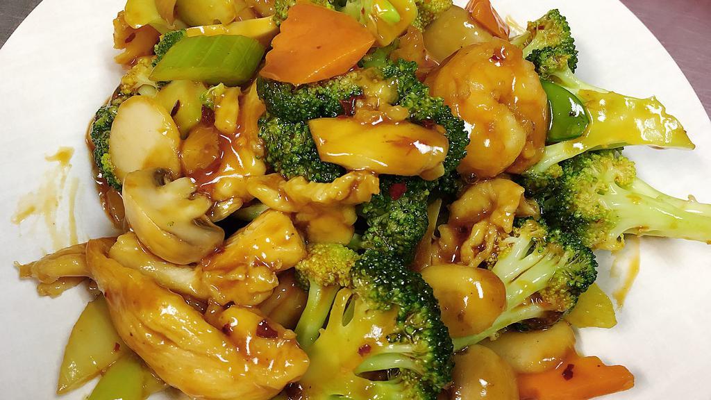 Chicken Shan Pan · Spicy. Fresh jumbo shrimp and sliced chicken stir fried with fresh vegetables in chef's spicy sauce. Hot and spicy.