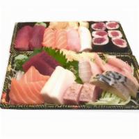 Sumo Special Combo · 6 pieces of nigiri, 12 pieces of sashimi and 1 tuna roll.