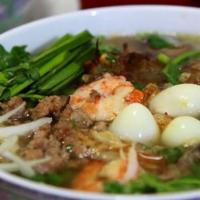 Nam Vang Style / Hủ Tiếu Nam Vang · Clear noodle, pork, dried squids, fresh and dried shrimps, crab stick.