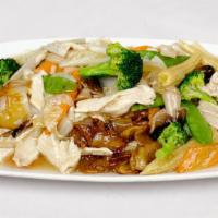 Chicken Chow Foon With Vegetables (In Sauce) · 菜雞炒河 — Wide rice noodles with sliced chicken and vegetables, in sauce.