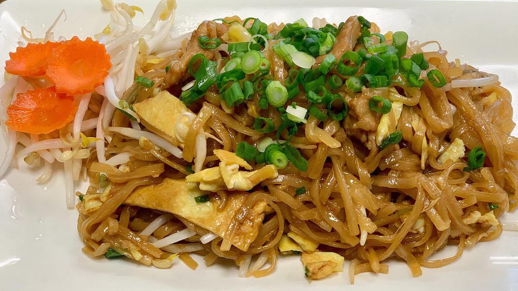 Stir Fry Noodles (Khua Mee) · Stir Fried Noodles in CKN's house sweet sauce, sliced egg omelet, beans sprouts and green onions.