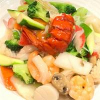 S 7. Seafood Delight · Lobster, jumbo shrimp, scallops, squid sautéed with mixed vegetable in a white sauce.