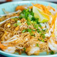 Pad Thai · Traditional stir-fried rice noodles in tamarind sauce.