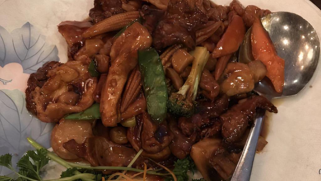 Happy Family Specialty · Sliced chicken, beef, shrimp and scallops with broccoli, pea pods, carrots and mushrooms in brown sauce.