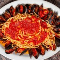 Linguini Alle Cozze · Fresh mussels in a garlic marinara.