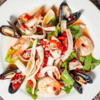 Insalata Con Gamberetti E Fagioli · Shrimp, white beans, spring mix, sliced tomatoes, balsamic vinaigrette.