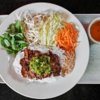 Banh Hoi Bo Nuong · Grilled beef with fine rice vermicelli.