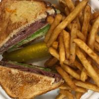 Roast Beef Sandwich · Sandwich with thinly sliced beef that has been cooked over dry heat.