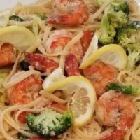 Shrimp Scampi · Sauteed jumbo shrimp, fresh garlic, broccoli and white lemon sauce over linguine.