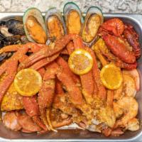 Family Deluxe Combo · Includes 3 corns, 3 potatoes, 1 lb snow crab, 1/2 lb clam, 1/2 lb craw fish, 1/2 lb shrimp (...