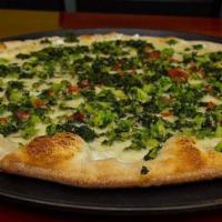 Veggie Pizza · Broccoli, Tomato, Peppers, Onions, Mushrooms, Spinach, Red or White.