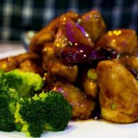 General Tso'S Spicy Bean Curd / 左宗豆腐 · Deep-fried tofu then sautéed in a sweet sauce glazed with hot oil. / 酥炸豆腐後佐甜醬及辣油炒煮。.