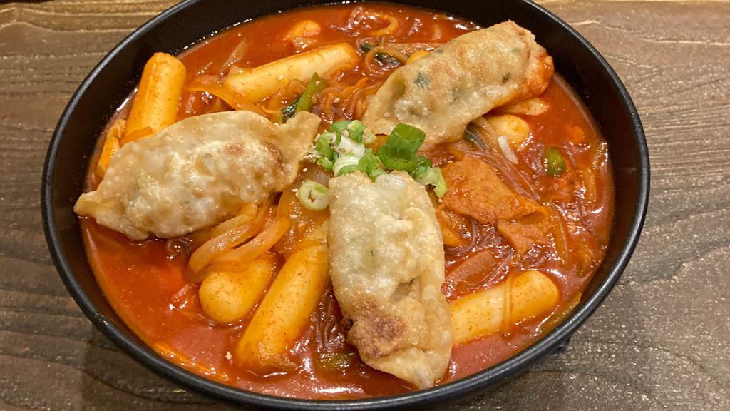 Spicy Rice Cake · Spicy rice cake with vegetables and fried dumplings.