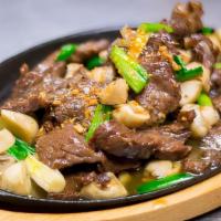 Sizzling Beef · Sautéed beef with mushroom, scallions and oyster sauce, served on sizzling platter.