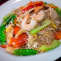 Pad Woon Sen · Stir-fried glass noodles with egg, chicken, shrimps, snow peas, red peppers, tomatoes, celer...
