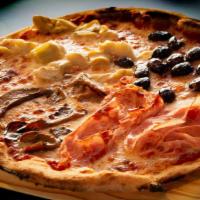 4 Stagioni · San Marzano ground tomato, mozzarella cheese, Parma's ham, mushrooms, artichokes, Kalamata o...