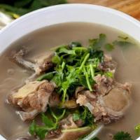 Oxtail Beef Noodle Soup · 牛尾汤粉 Oxtail, rice noodle with beef broth.