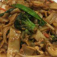 Pad See Ew · Stir-fried rice flat noodle with egg, bean sprout and broccoli. with choice of meats or vege...