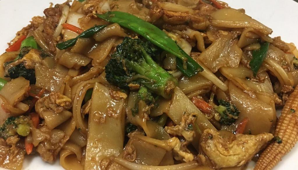 Pad See Ew · Stir-fried rice flat noodle with egg, bean sprout and broccoli. with choice of meats or vegetables.