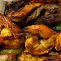 Delicious Steak & Shrimp Fajita / Fajita De Carne Y Camarón · Grilled steak strips with shrimp cooked with green peppers and red peppers and onions.