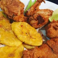 Tostones Con Alitas / Wings And Fried Green Plantains · Crunchy fried plantains with chicken wings