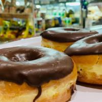 Homemade Boston Cream Donuts · Donuts filled with sweet Bavarian cream and cover with chocolate ganache.