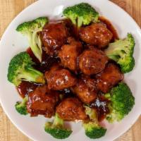 General Gau'S Chicken · Battered chicken pieces deep fried with broccoli in sauce. Served with boiled rice.