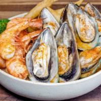 Mussel & Shrimp Boil (Large) · 14 mussels, 14 shrimp, corn, broccoli, Cajun butter sauce.