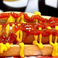 American Hot Dog / Cachorro Quente Americano · Beef Franks in a hot dog Bun!. Salsicha cozida em um pao de cachorro quente!