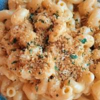 Mac & Cheese · Four Cheese Blend & Toasted Crumb Topping
- Add Buffalo Chicken Or Lobster Salad