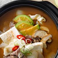  Doen Jang Jjigae · Pork, tofu, vegetables, bean paste.