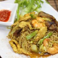 Singapore Mei Fun · Stir-fried dish made from thin rice noodles.