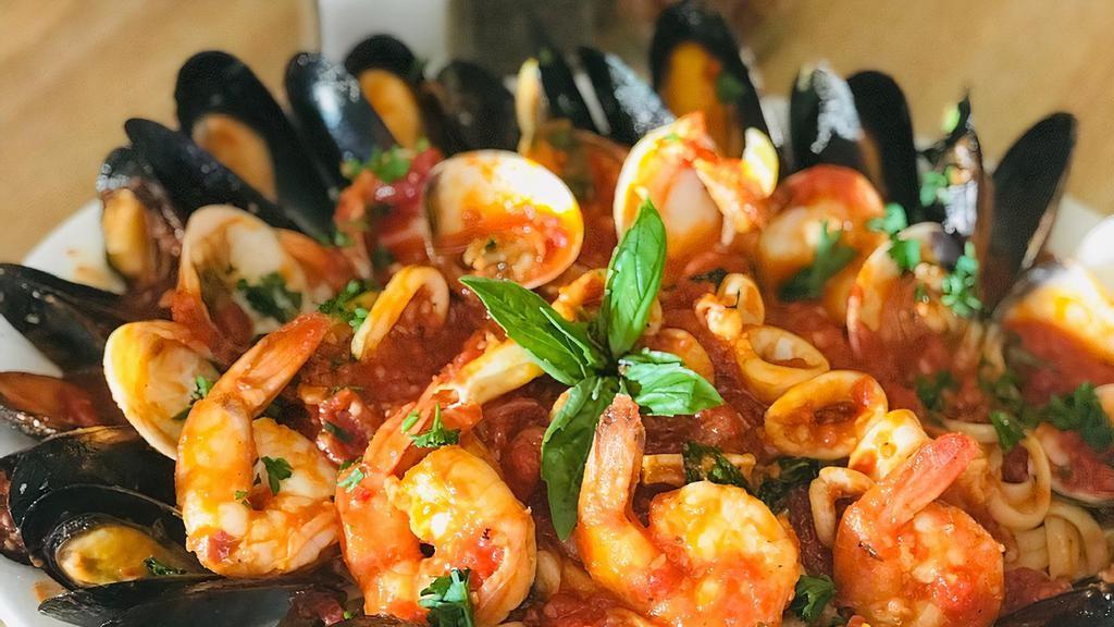 Seafood Frutti Di Mare · Sautéed mussels, clams, shrimp and calamari with garlic in a zesty marinara sauce, served over linguine. Served with soup or salad and garlic knots.