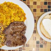 Carne Asada Con Arepa Y Quesito · Grilled steak with cornbread and cheese.