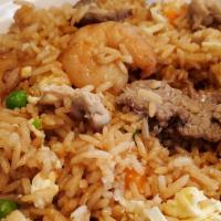 House Special Fried Rice 本楼炒饭 · Chicken, beef, shrimp, egg, carrots, onion, green beans.