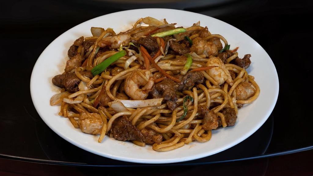 House Special Lo Mein 本楼捞面 · A little bit of everything! Beef, shrimp, and vegetables combine to make this the ultimate soft noodle dish!