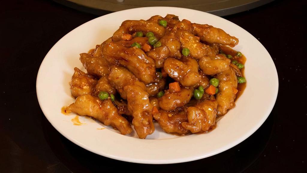 Szechwan Chicken 四川鸡 · Hot & Spicy.  Breaded chicken pieces tossed in spicy Szechwan Sauce and cooked together with carrots and green peas.
