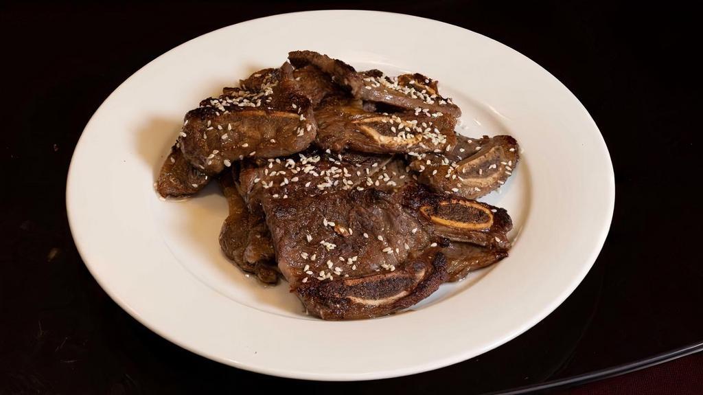 Kalbi 牛仔骨 · Korean-style short rips, cooked and seared to a succulent finish.