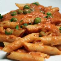 Penne Alla Vodka · Penne pasta with bacon, and peas in rose tomato sauce.
