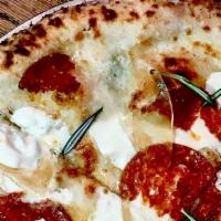 The Finley · Sweet Italian Sausage, Roasted Red Peppers, Fresh
Mozzarella and Ricotta Cheese