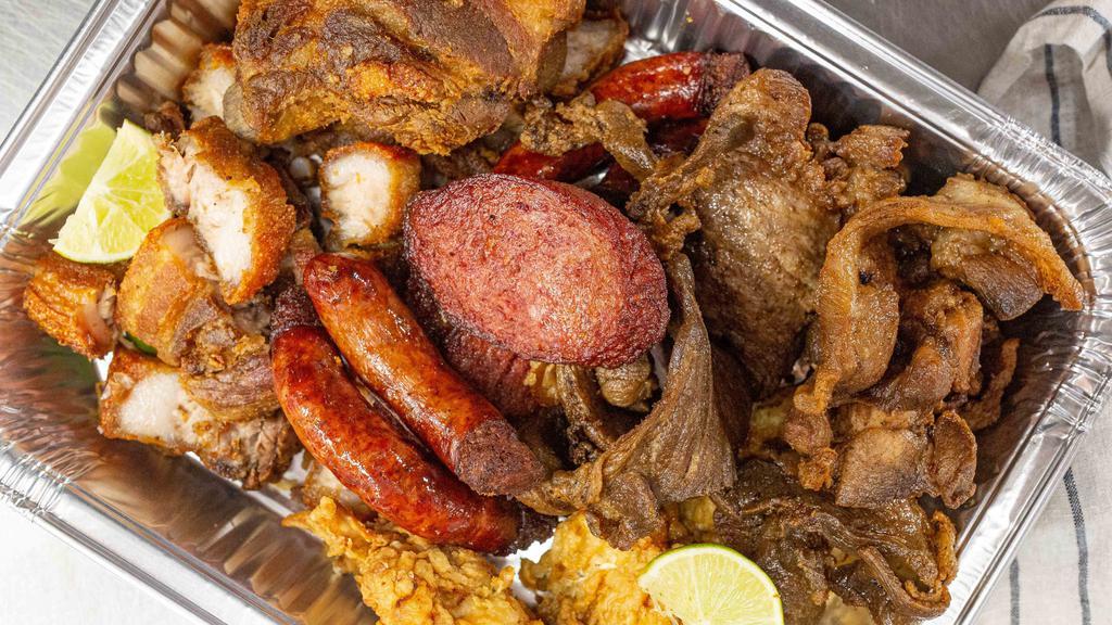 Yely Picada · Chicharron de cerdo, Salami, Queso frito, Longaniza, 
Pollo Frito y Tostones

Fried pork belly, Salami, Fried cheese, Spanish sausage, Fried chicken and plantains