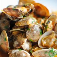 Pepata Di Vongole · Littleneck clams sautéed with garlic and Italian spices in white wine sauce or pomodoro sauce.
