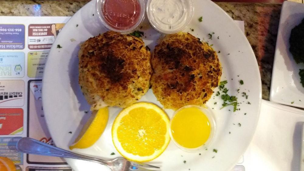 Broiled Crab Cakes With 2 Vegetables · 