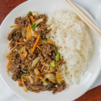 Beef Bulgogi Dolsot · Marinated Korean style bbq beef with onion, carrot and green onion and egg on top.